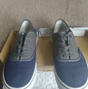 Men canvas shoes